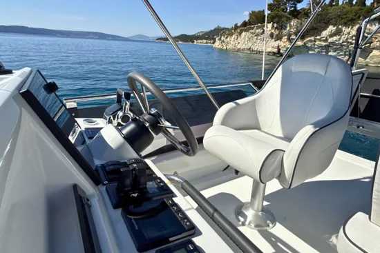 BENETEAU SWIFT TRAWLER NEW 37 FLY